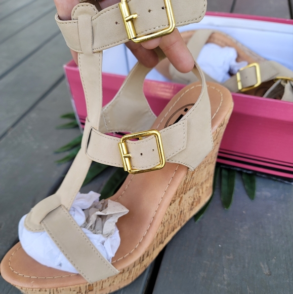 Designer Wedge Sandals - Picture 3 of 8